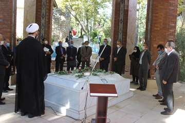 ادای احترام سرپرست و هیات رئیسه به شهدای گمنام دانشگاه